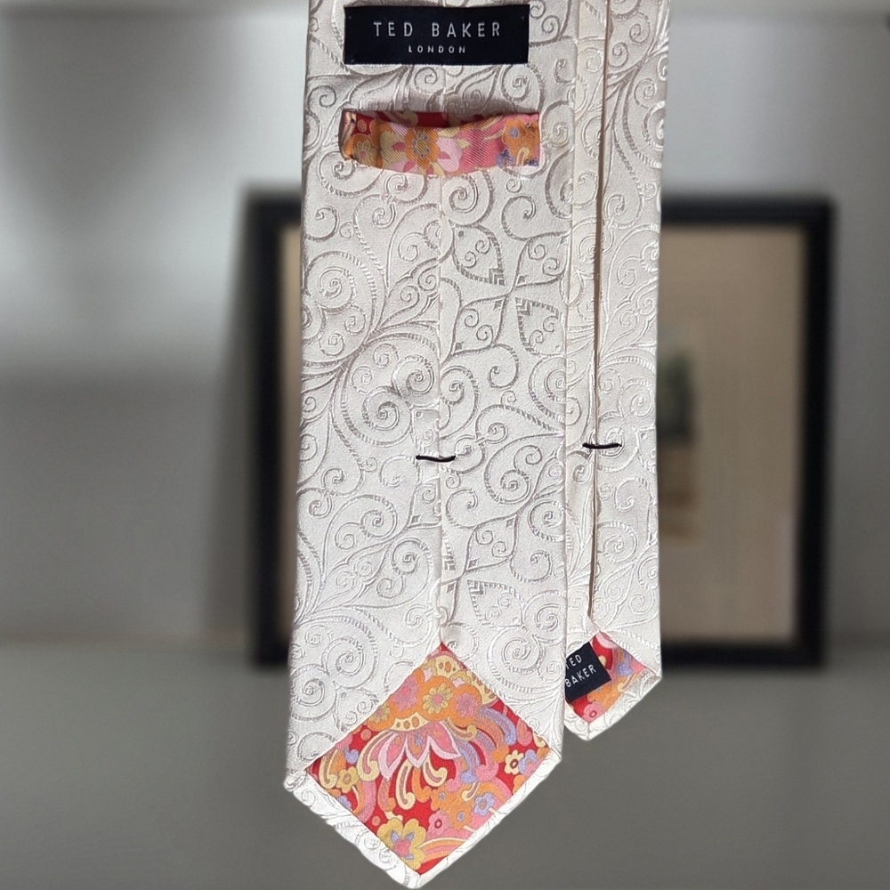 Ted Baker London Silk Jacquard Tie Scroll Pattern Ivory Floral Lining - Picture 2 of 5